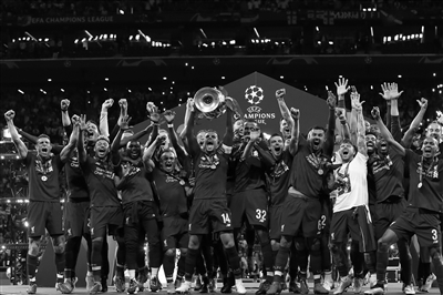 勇士终于出手了，全能中锋紧急驰援库里，这阵容在西部可以横着走