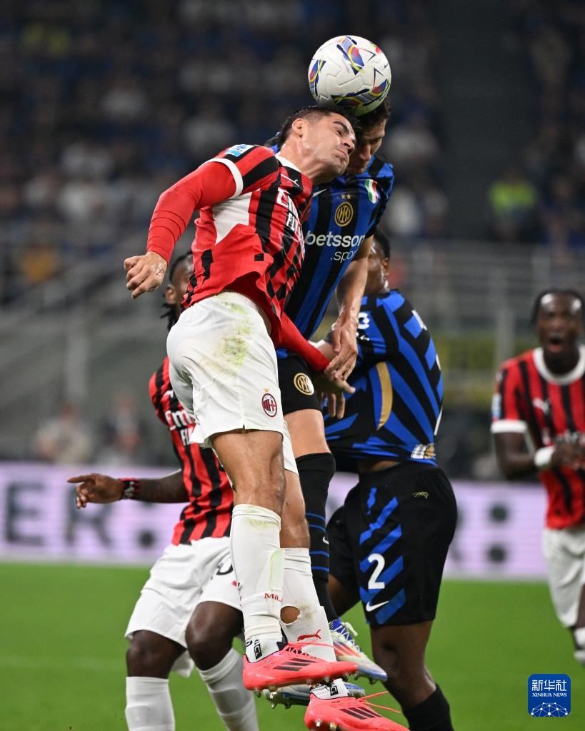 冬奥会：中国短道速滑夺两金