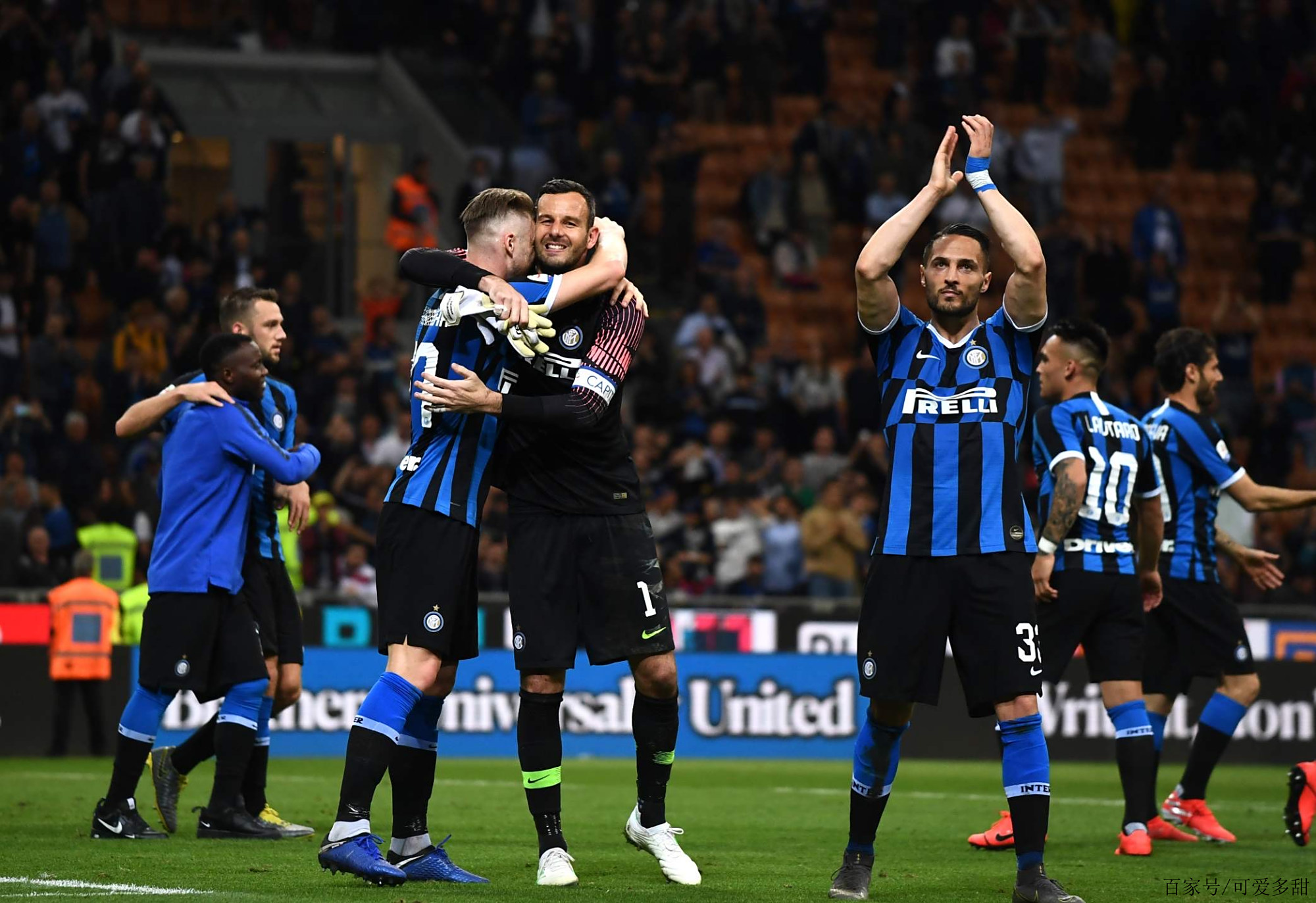 曼联毫无斗志，问题积重难返！球迷竟喊话请回阿莫林，阵容是病根